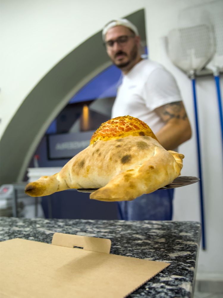 Calzone appena sfornato