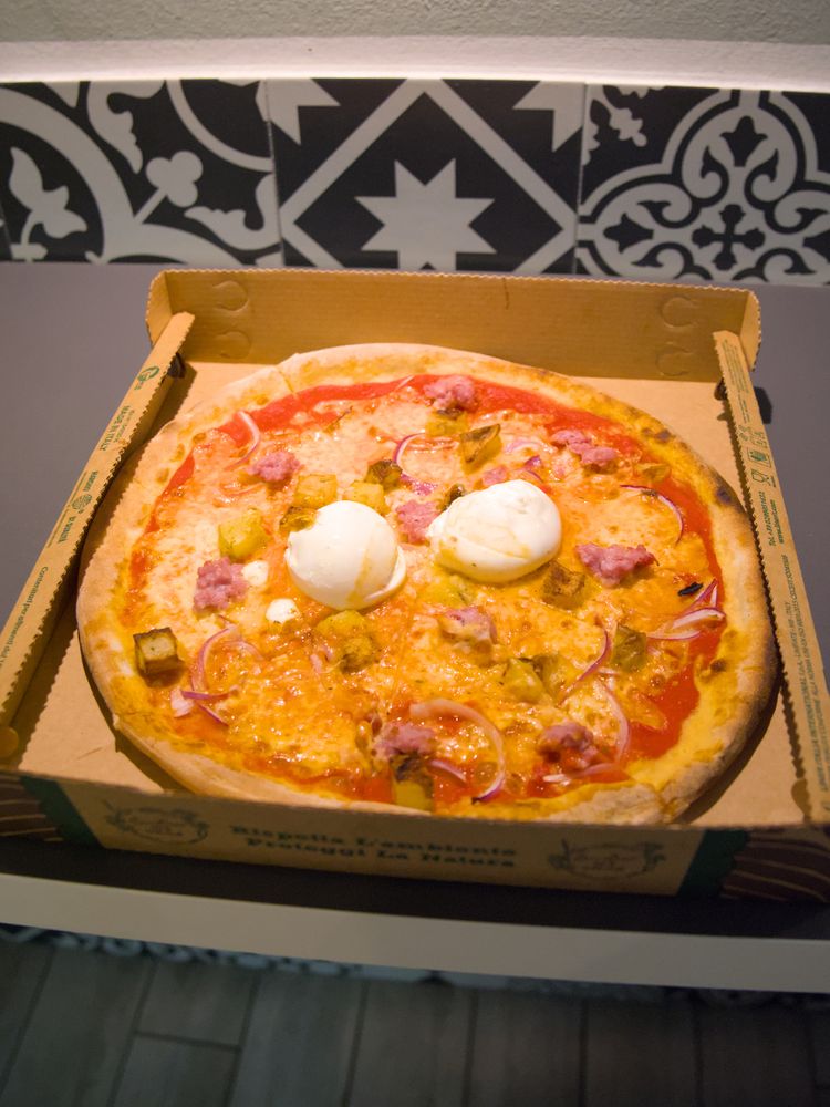 Pizza con burrata pronta da asporto
